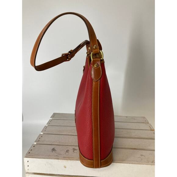 DOONEY & BOURKE, LARGE RED PEBBLED LEATHER SHOULDER BAG - Picture 6 of 16